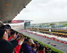 F1赛场再起风云：天山鲨队队险胜瓯越独角兽队，赛场气氛火爆团队防守值得称道(阿布扎比F1赛道)
