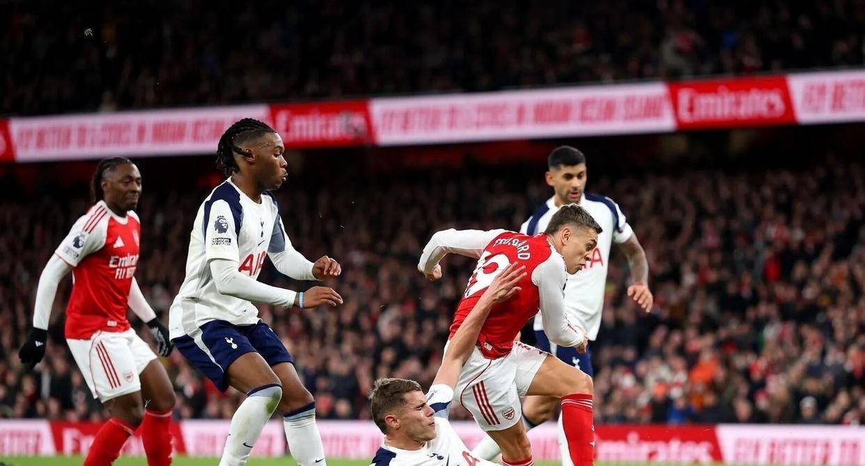 关于加时末段意甲传出新动向,阿森纳篮板制胜,管理层表态:压力陡增,赛程密集仍需轮换的信息 关于加时末段意甲传出新动向,阿森纳篮板制胜,管理层表态:压力陡增,赛程密集仍需轮换的信息